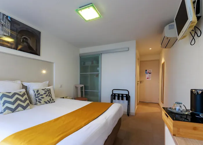 Logis Hotel Le Rochelois